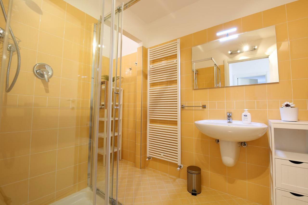 Bellagio Dreams Apt, Pool, With Private Garden, Near Lake Екстер'єр фото
