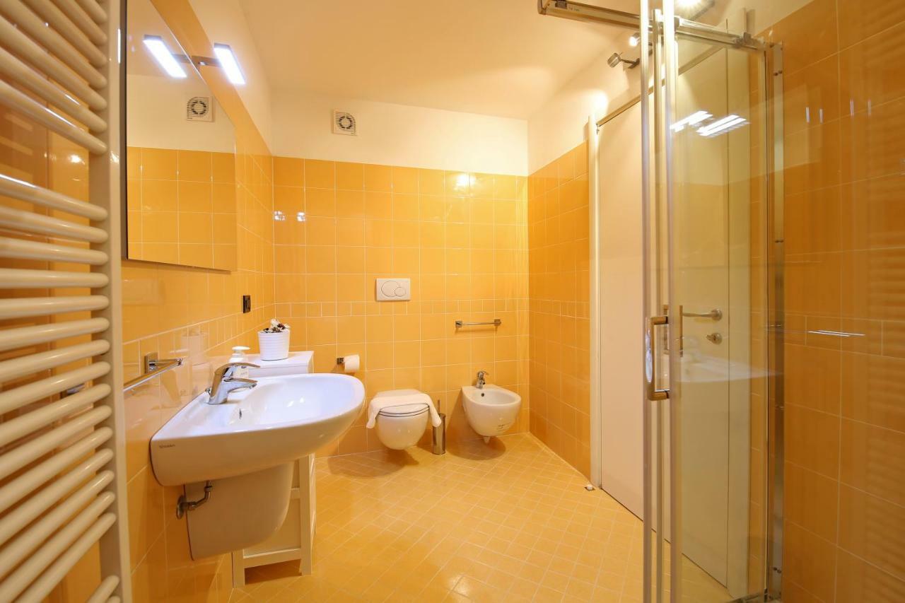 Bellagio Dreams Apt, Pool, With Private Garden, Near Lake Екстер'єр фото