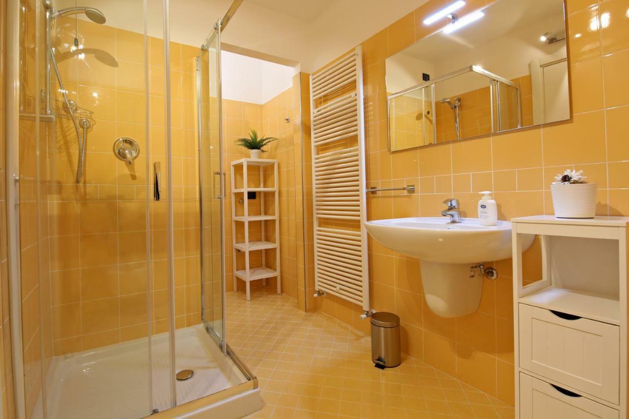 Bellagio Dreams Apt, Pool, With Private Garden, Near Lake Екстер'єр фото